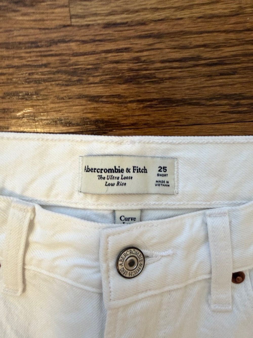 Abercrombie & Fitch White Low-Rise Ultra Loose Jeans - Picture 2 of 2